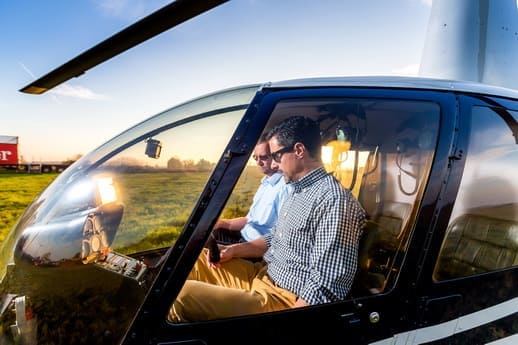 Hubschrauber Rundflug willkommen im Cockpit