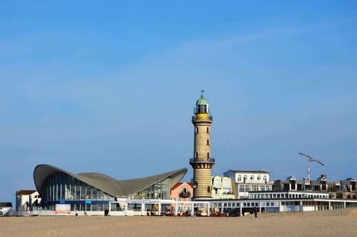 Leuchtturm von Warnemünde bei der Hot Rod Fun Tour